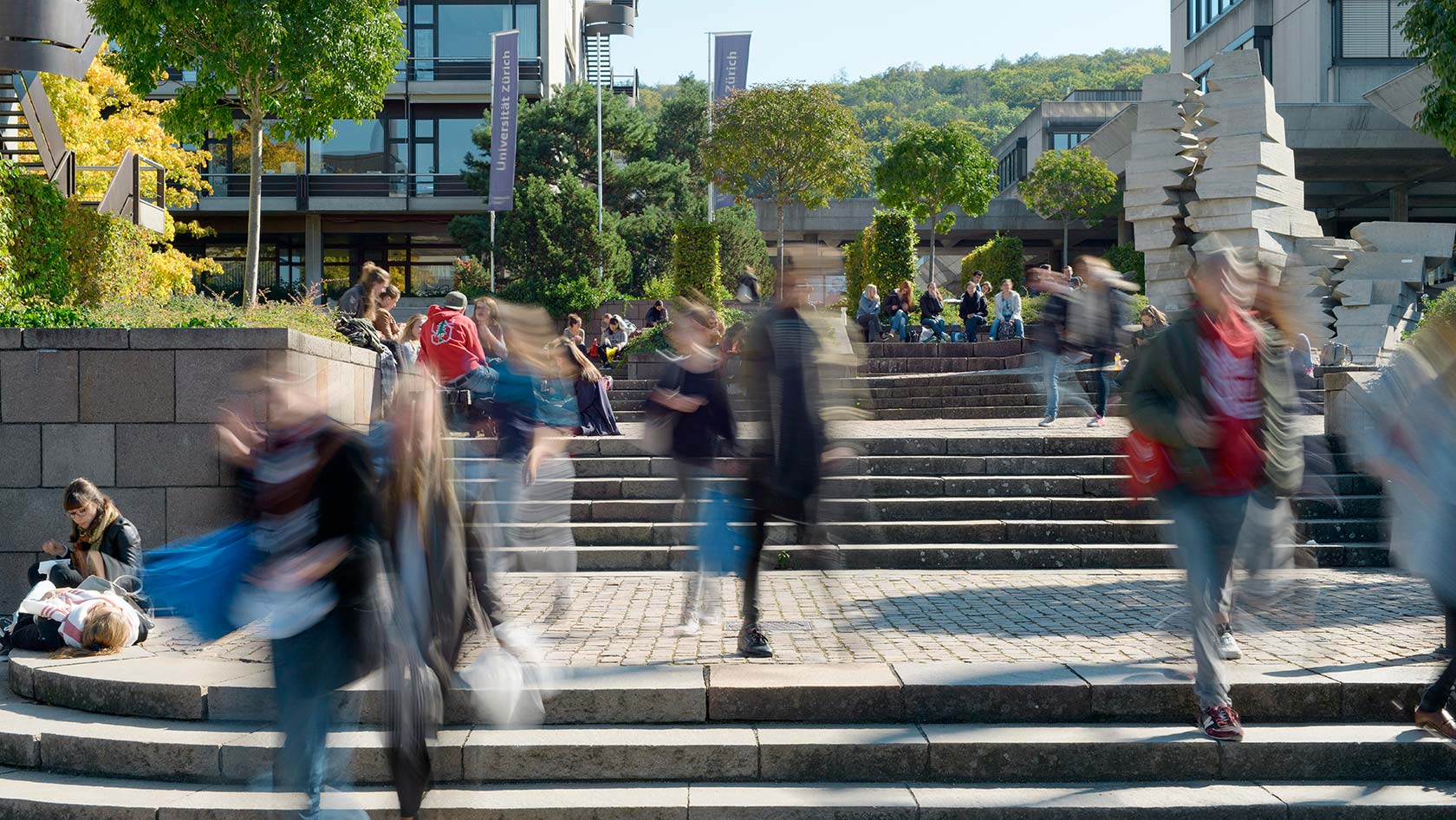 Studierende am Campus Irchel (aussen)